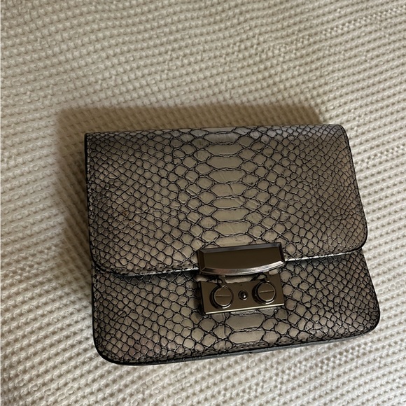 Silver colore snake texture clutch - Picture 4 of 5